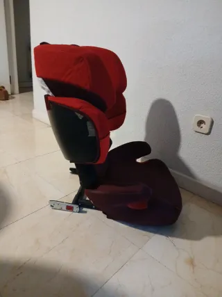 Silla de coche Cybex roja