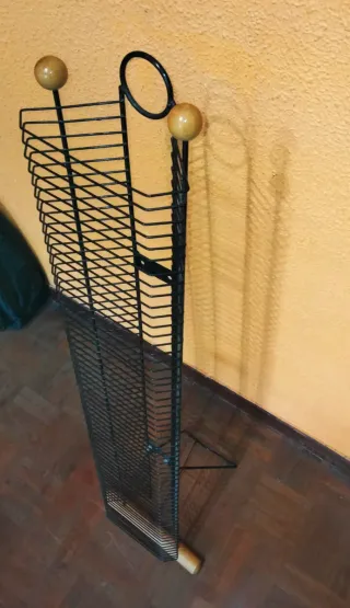 Torre para CDs Metal Negro 60 y 64 discos.