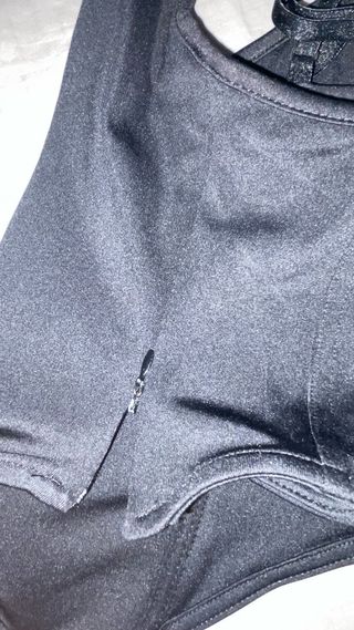 Corsé negro con tirantes