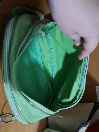 Neceser verde con dibujos infantiles