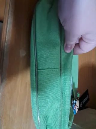 Neceser verde con dibujos infantiles