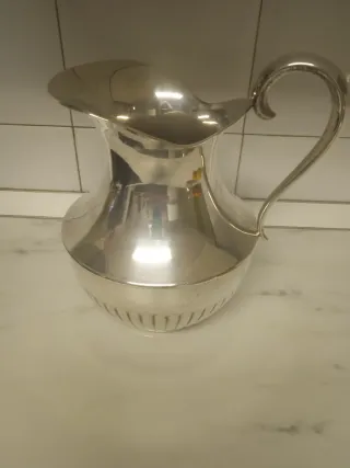 Jarra de alpaca plateada