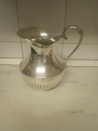 Jarra de alpaca plateada