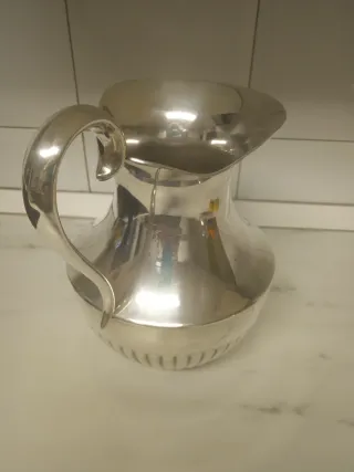 Jarra de alpaca plateada