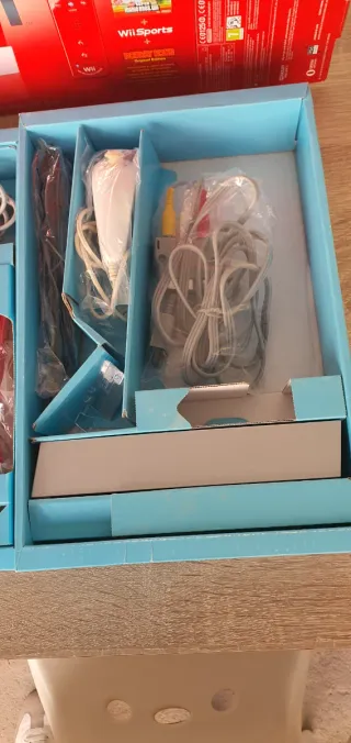 Consola Nintendo Wii Roja + 5 Juegos