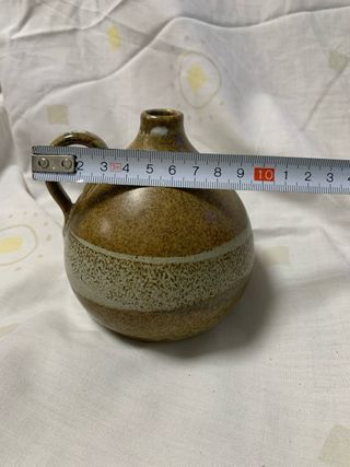 Jarra de cerámica con asa