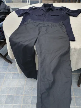 Conjunto militar hombre negro