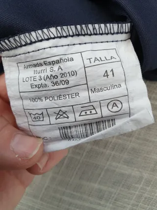 Conjunto militar hombre negro