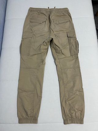 Pantalones cargo beige
