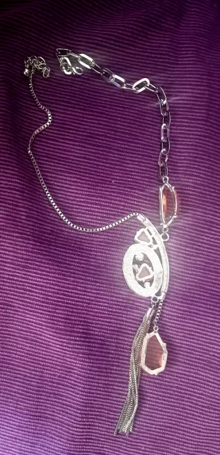 Collar bisutería con piedras.