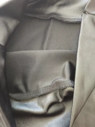 Falda de cuero negra