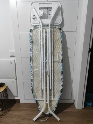 Tabla de planchar con funda y soporte