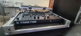 Traktor Kontrol S4 MK2 + Flight case incluido