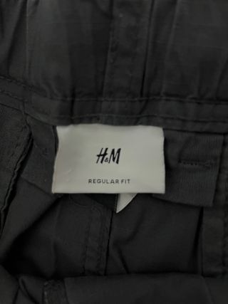 Pantalón cargo gris