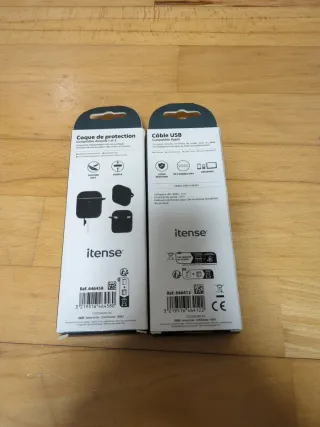 Funda AirPods y Cable USB Apple 3m