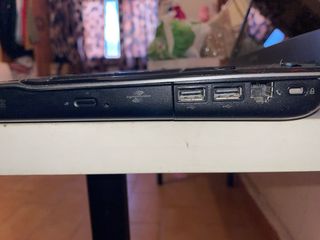 Portátil Compaq para piezas (enciende)