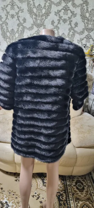 Elegante abrigo vintage negro