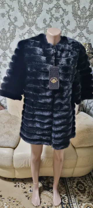 Elegante abrigo vintage negro