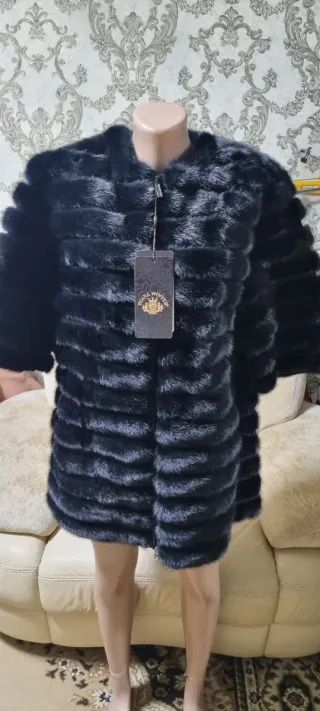 Elegante abrigo vintage negro