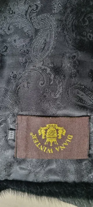 Elegante abrigo vintage negro