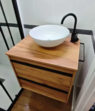 Lampista, electricista, fontanero.