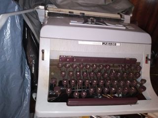 Máquina de escribir Olivetti Línea 88