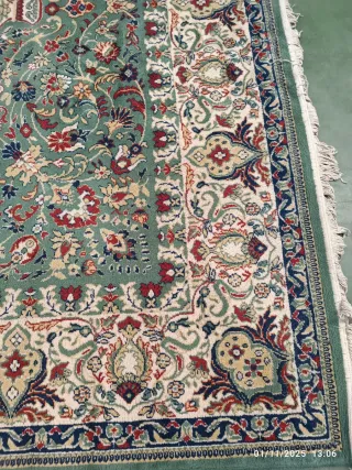 Alfombra de lana verde y multicolor