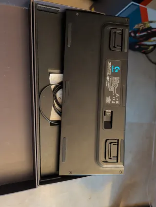 Teclado Mecánico Logitech G915 TKL