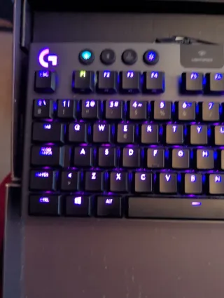 Teclado Mecánico Logitech G915 TKL