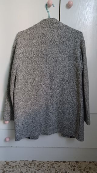 Abrigo Bershka gris con cremallera