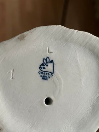 Figura de porcelana niña con plato Quart-5