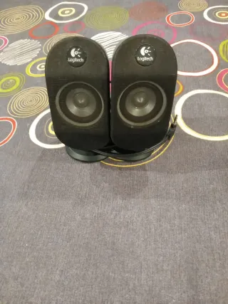 Altavoces Logitech PC/portátil,teléfono.