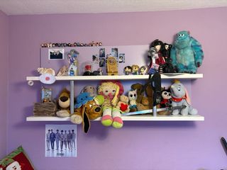 Mueble infantil con cajones morado y blanco