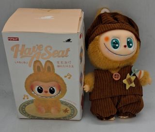 Labubu peluche marrón y amarillo