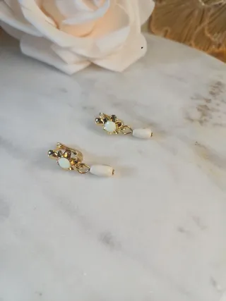 Pendientes Vintage Chapado Oro y Corales Blancos