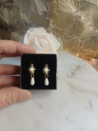 Pendientes Vintage Chapado Oro y Corales Blancos