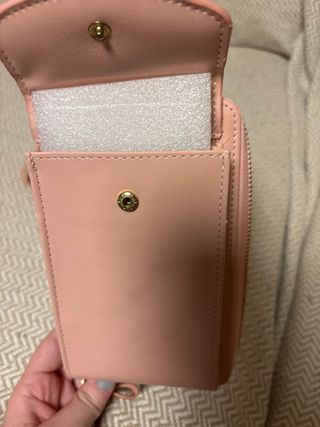 Bolso rosa para llevar el movil y cosas basicas