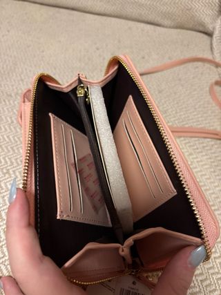 Bolso rosa para llevar el movil y cosas basicas