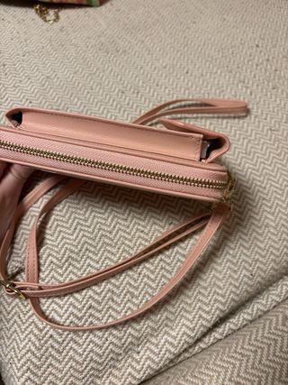 Bolso rosa para llevar el movil y cosas basicas