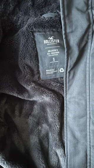 Abrigo Hollister Negro