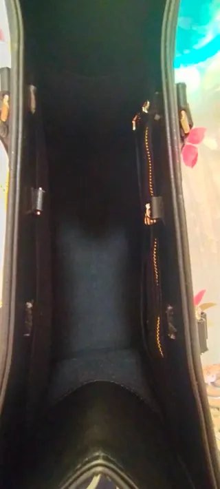 Borsa da donna colore nero.