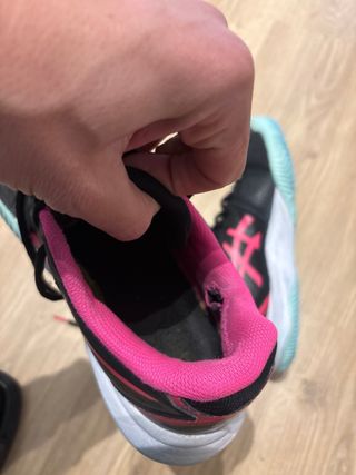 Pala Bullpadel y zapatillas asics