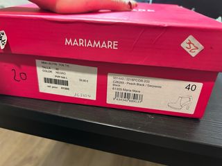 Botines negros con detalle serpiente