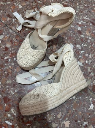 Zapatillas cuña esparto beige atadas