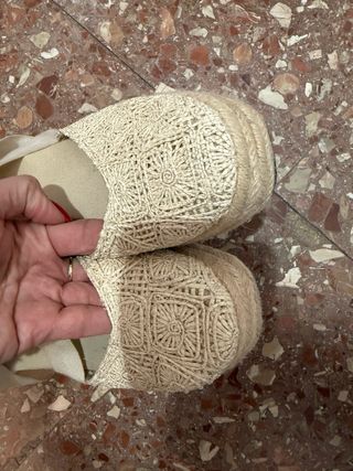 Zapatillas cuña esparto beige atadas
