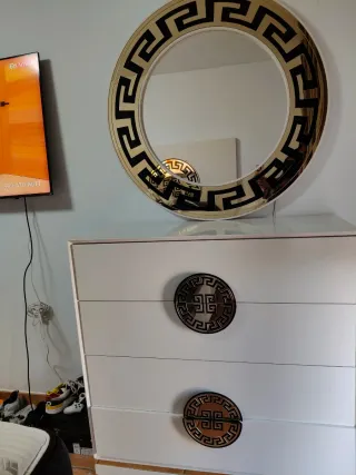 Cómoda y espejo diseño greca