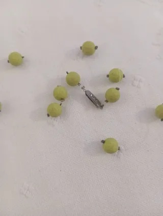 Collana vintage su filo trasparente