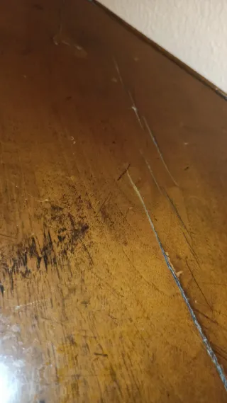 Mesa auxiliar antigua de madera