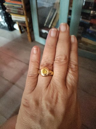 Anillo Goldfield con piedra amarilla