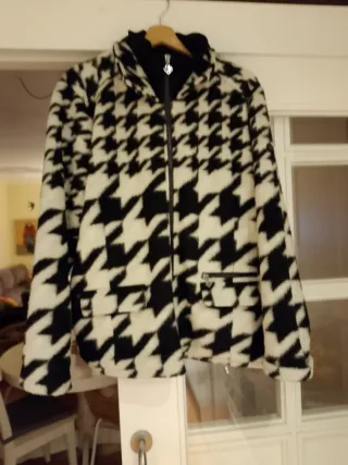 Chaquetón Punto y Roma estampado